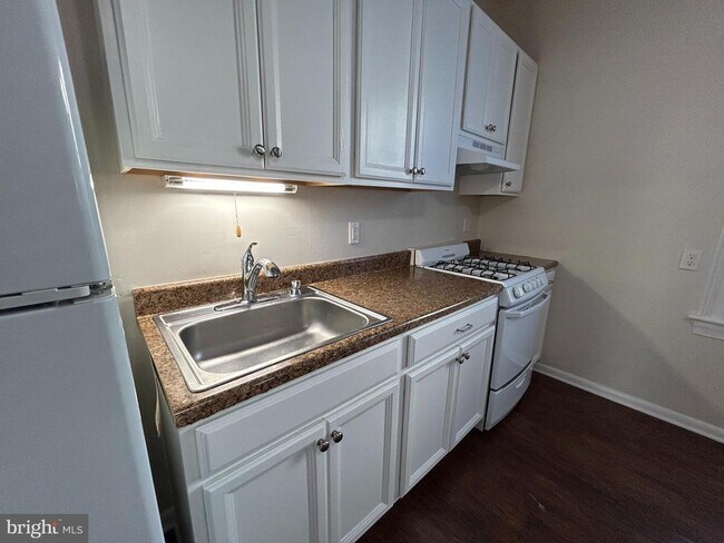 Building Photo - 534 Park Ave