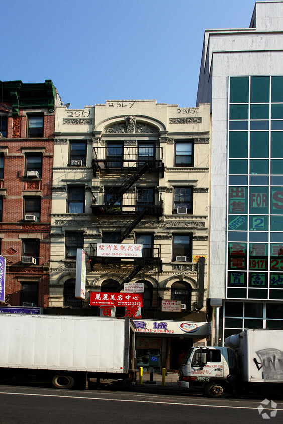 Foto del edificio - 96 E Broadway