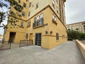 Building Photo - 2405 W Serene Ave