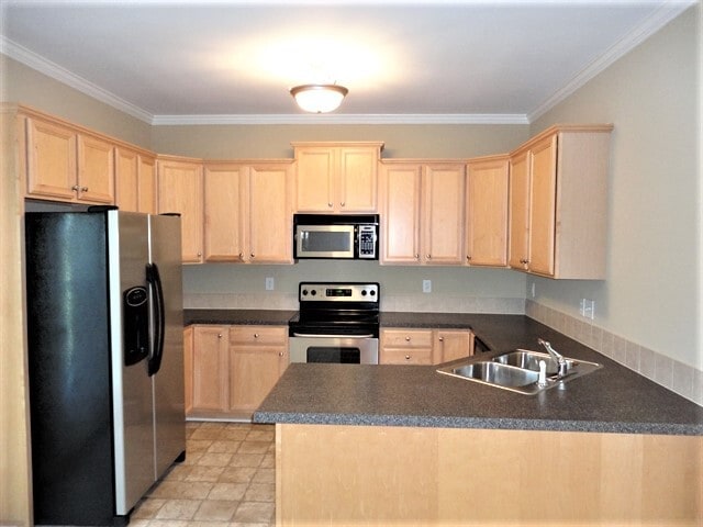 Building Photo - 123 Pen Ct