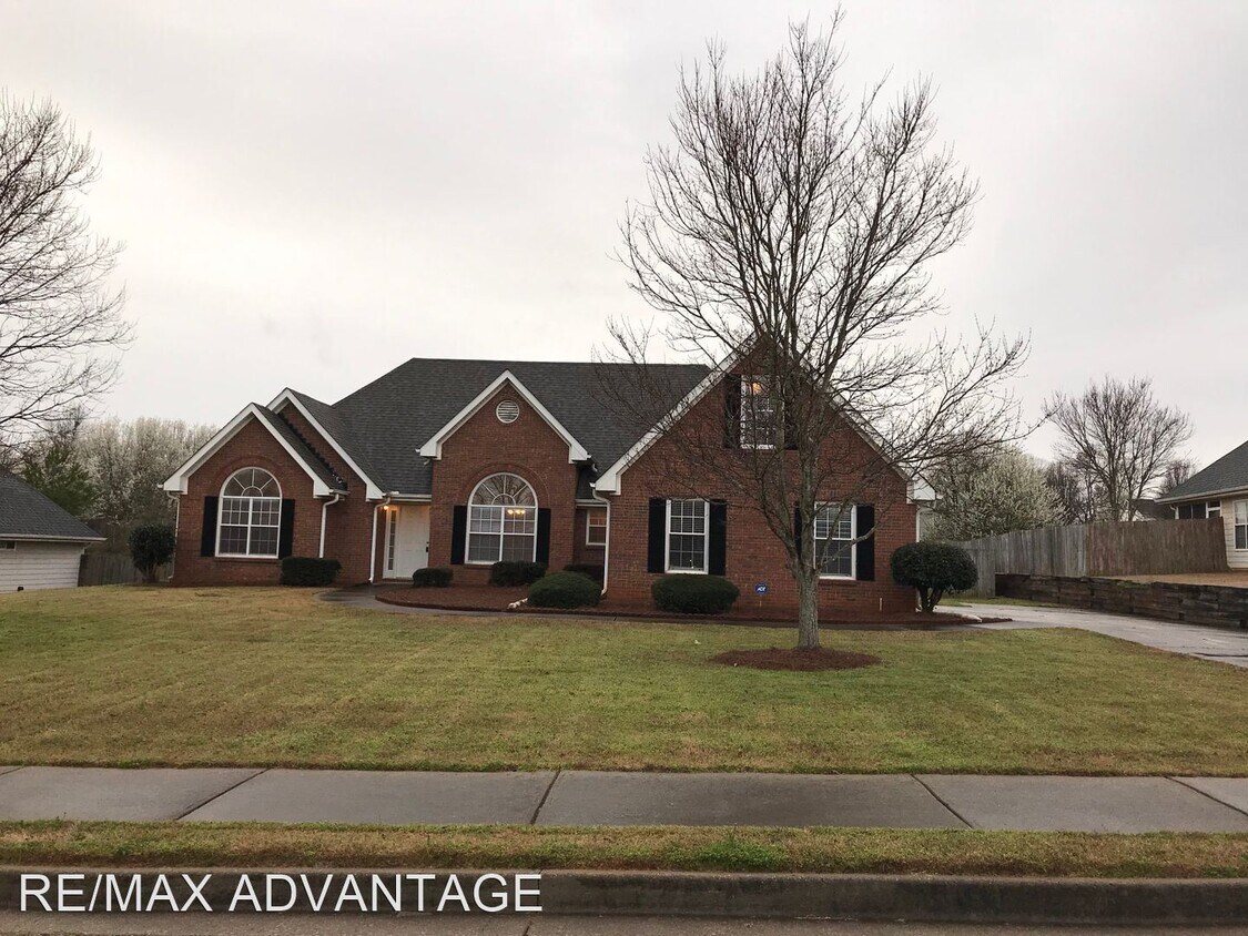 3 br, 2 bath House 1482 ELENA DR. House for Rent in McDonough, GA