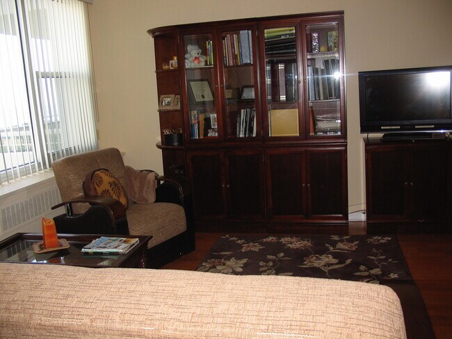Foto del edificio - 4250 N Marine Dr