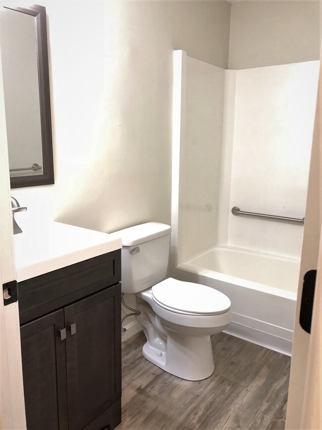 BathRoom - 5 Autumn Leaf Dr