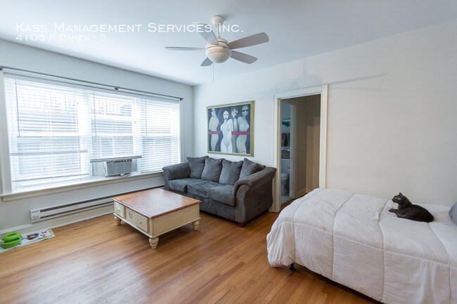 Foto del edificio - 4105 N Damen Ave