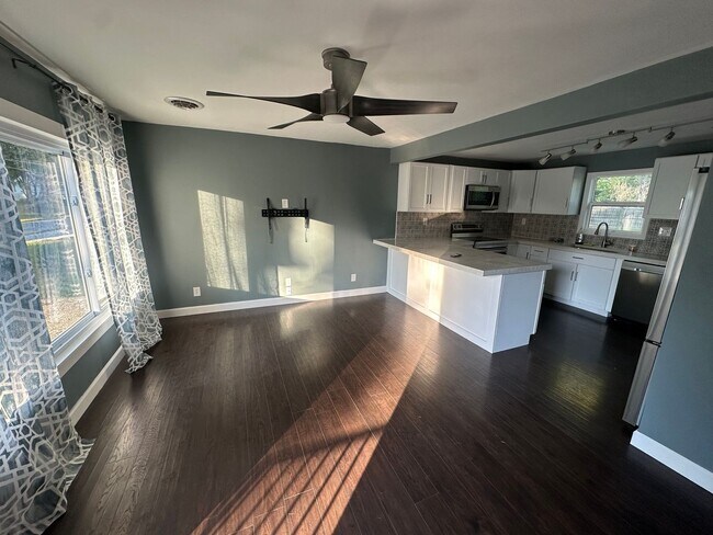Foto del edificio - Renovated 2 Bed 1 Bath