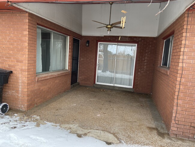 Covered patio - 2059 N 250 W