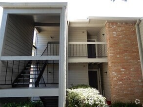 Building Photo - 17401 Red Oak Dr