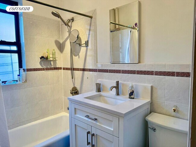 Foto del edificio - 880 W 181st St