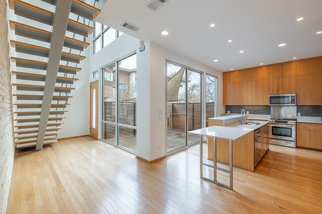 Building Photo - 4011 Lewis Ln