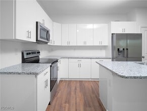 Building Photo - 3027 NE Beechwood Cir