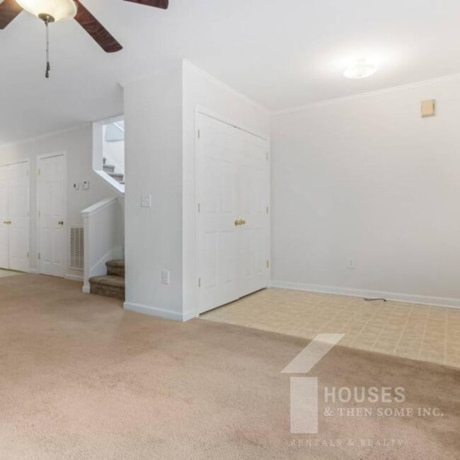 Building Photo - 112 Asteria St