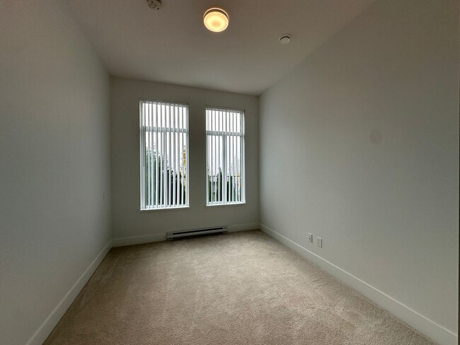 Building Photo - 708 Edgar Av