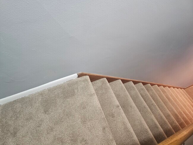 Escaleras al nivel superior - 1112 13th St S