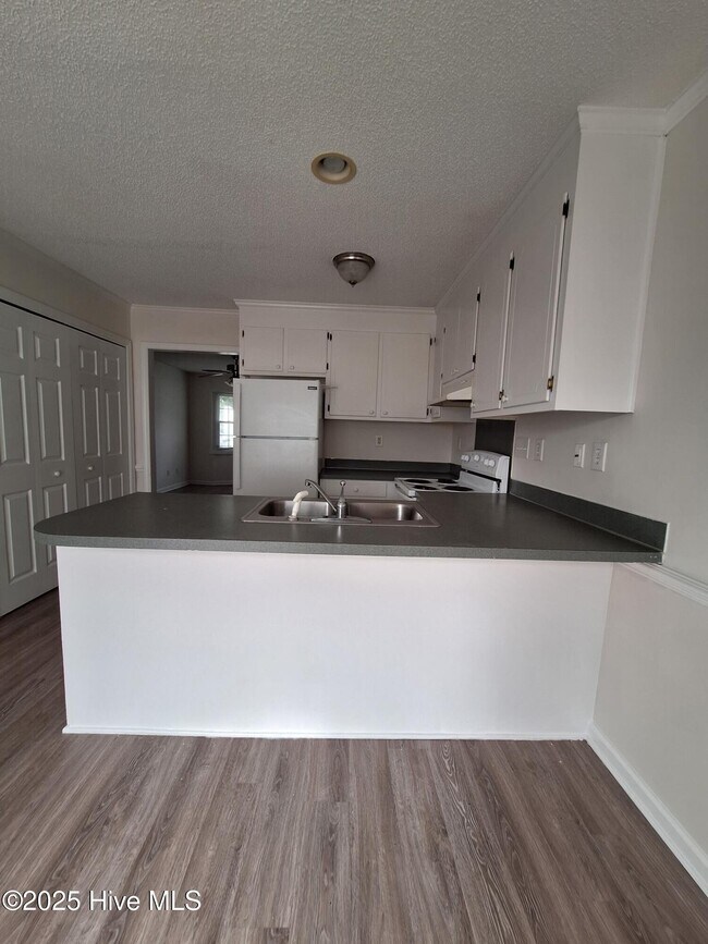 Foto del edificio - 3979 Sterling Pointe Dr