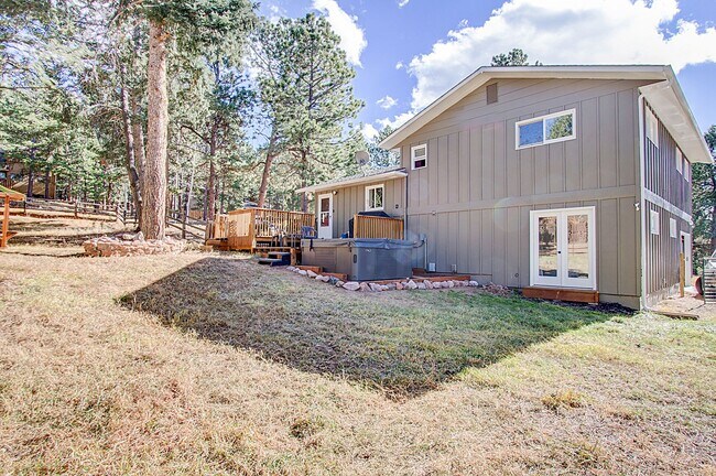 Foto del edificio - Peaceful 5 bdrm Mountain retreat in Woodla...