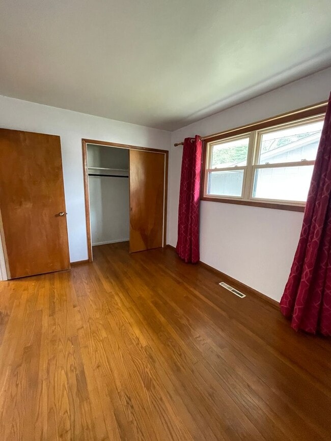 Photo - SINGLE FAMILY HOME - Fenced yard