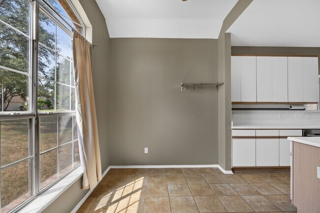 Building Photo - 8404 Tyhurst Dr