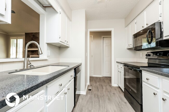 Foto del edificio - 230 Sunny Acre Dr