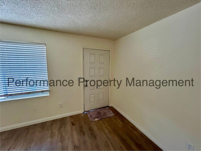 Foto del edificio - Beautifully Remodeled 4 Bed/2 Bath Home in...