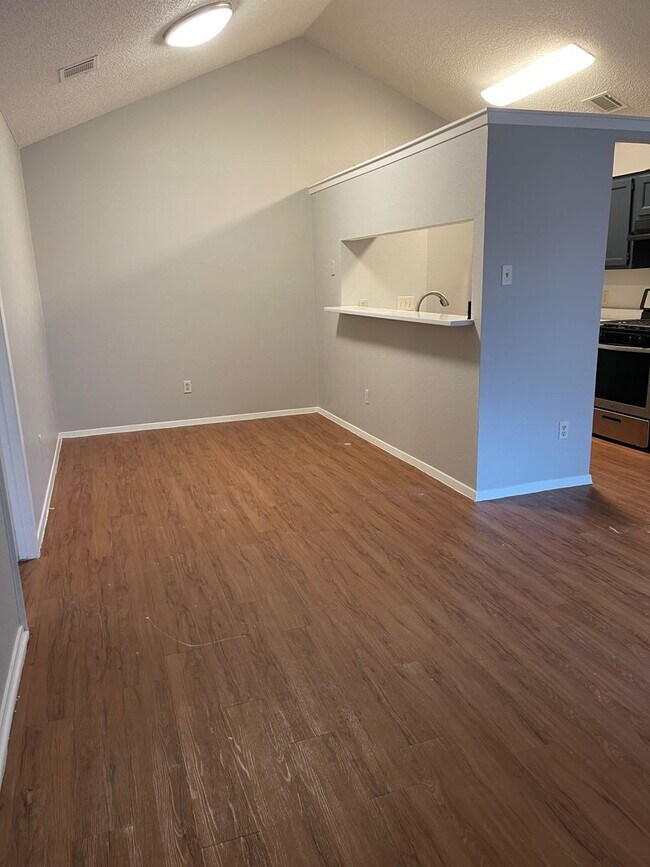 Foto del edificio - 3615 Leafield Dr