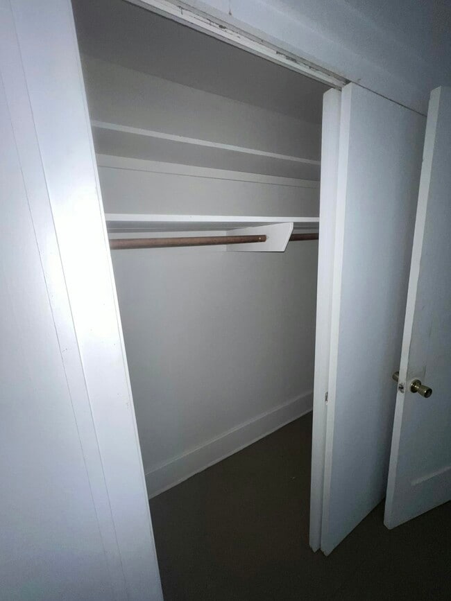 Building Photo - 442 E Lincoln Ave