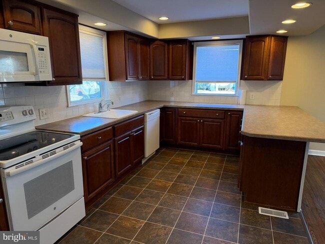 Foto del edificio - 15 W Floral Ave