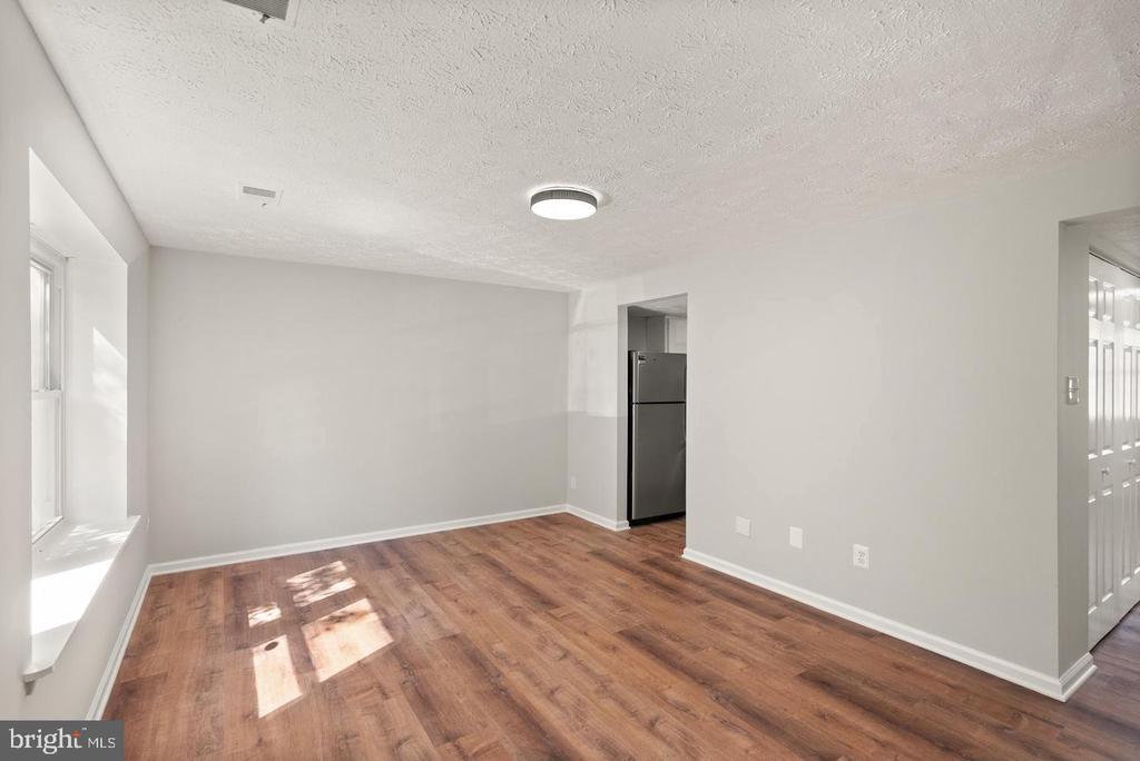 Foto del edificio - 8305 Pondside Terrace