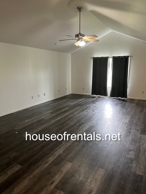 Foto principal - 842 Haney Rd
