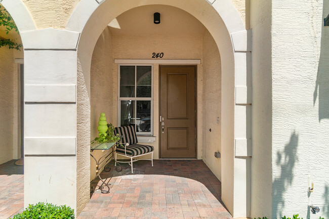 Building Photo - 3620 S Dixie Hwy