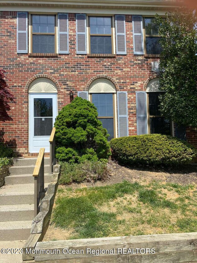 38 Worthington Ct Unit 8, Freehold Township, NJ 07728 Condo for Rent