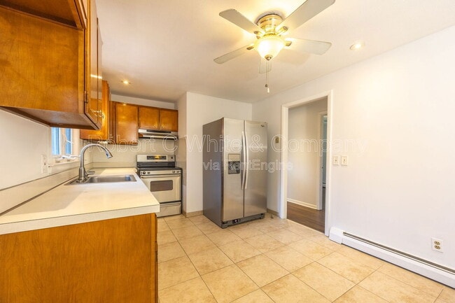 Building Photo - 32 Marshall St