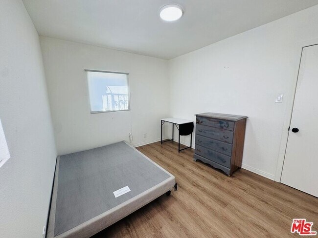Foto del edificio - 640 W 81st St