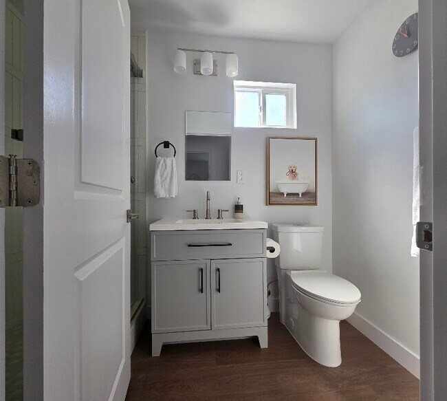 Foto del edificio - 6611 Winnetka Ave