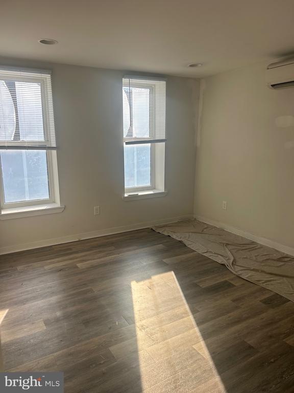 Building Photo - 501 W Girard Ave