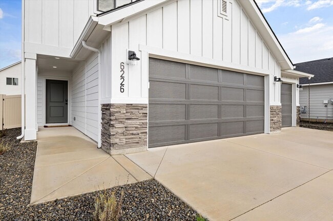 Building Photo - BRAND NEW Meridian Home for Rent!