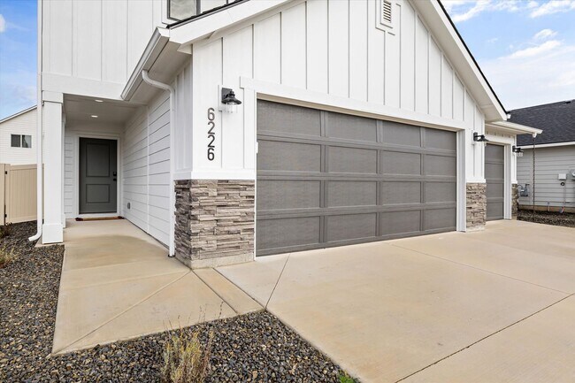 Foto del edificio - BRAND NEW Meridian Home for Rent!