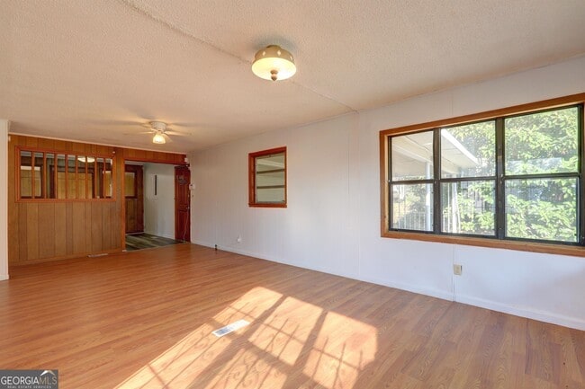 Building Photo - 3938 Mickey Dr