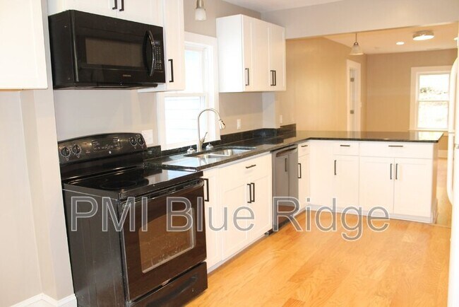 Building Photo - 205 Rumbough Pl