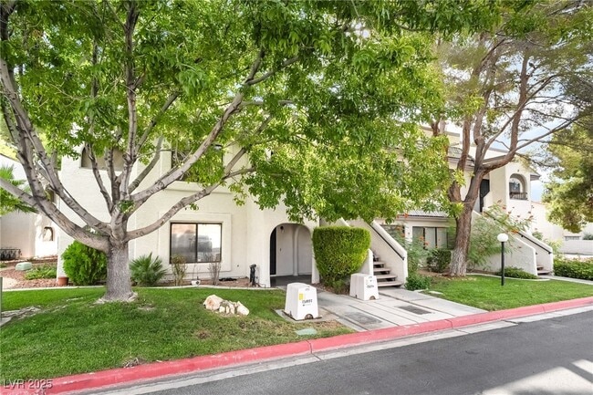 Building Photo - 1418 Santa Margarita St