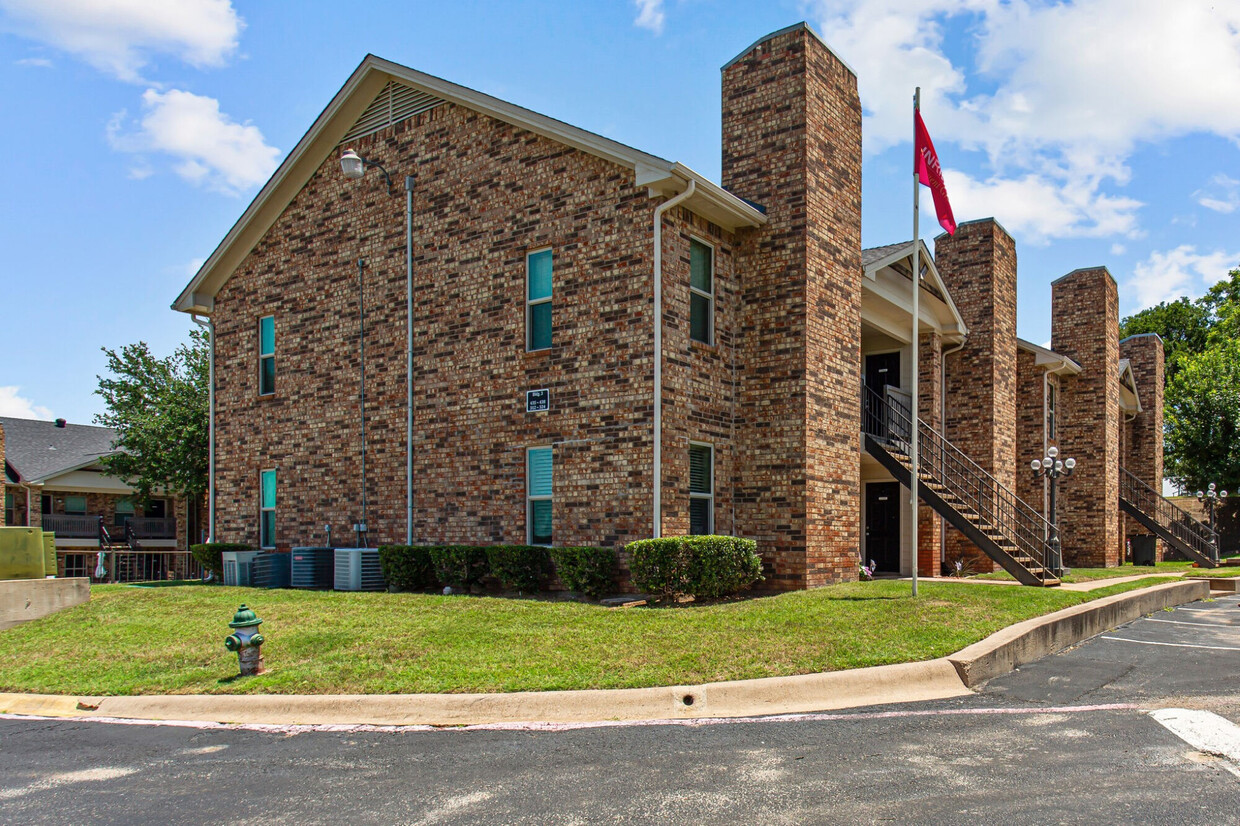 Primary Photo - Towne Lake Apartments