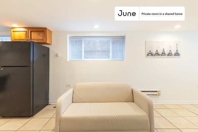 Foto del edificio - Room in Shared 3 bed/1 bath home