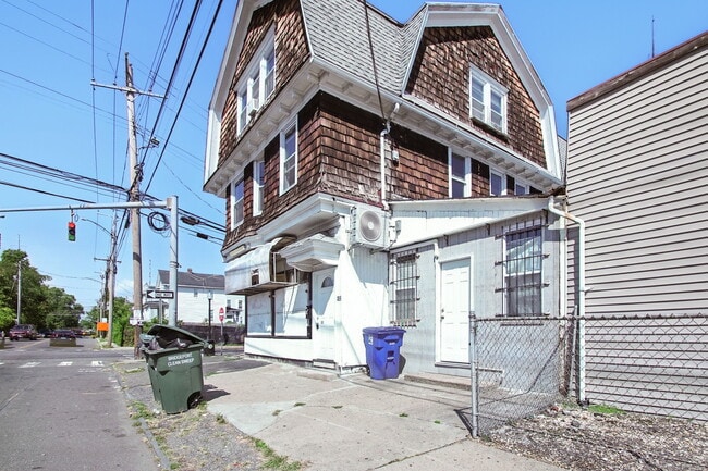 Foto del edificio - 100 Bishop Ave