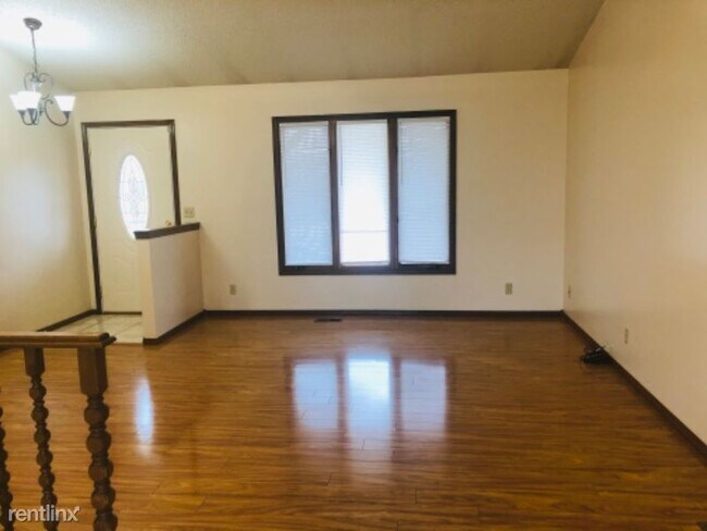 Building Photo - 5 br, 3 bath House - 2216 S White Cliff Ln