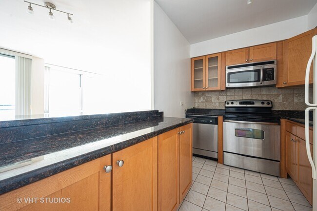 Building Photo - 30 E Elm St