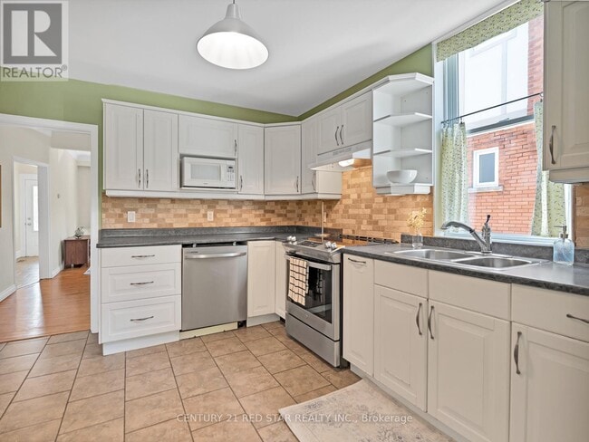 Building Photo - 458 Dundurn St S