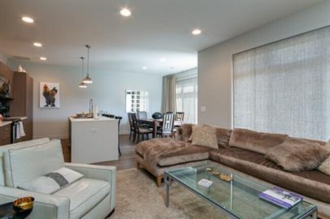 Foto del edificio - West Side Manhattan Townhome Available July 1!
