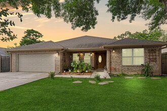 Building Photo - 631 Apache St