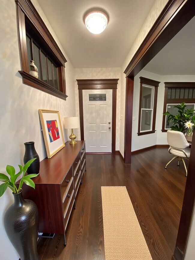 Foto del edificio - 664 Gladstone Ave