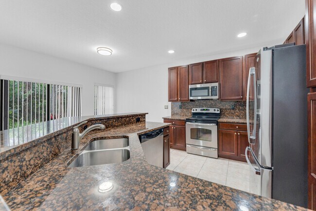 Foto del edificio - 6077 Grand Cypress Cir W