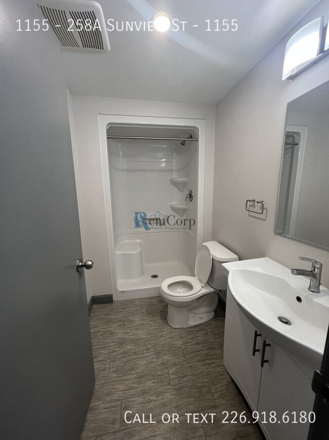 Building Photo - 258A-258A Sunview St